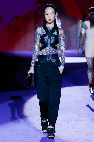 Look 18